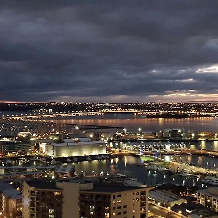 Magnificent Harbour View Skytower View Apartment In Cbd โอ๊คแลนด์ ภายนอก รูปภาพ