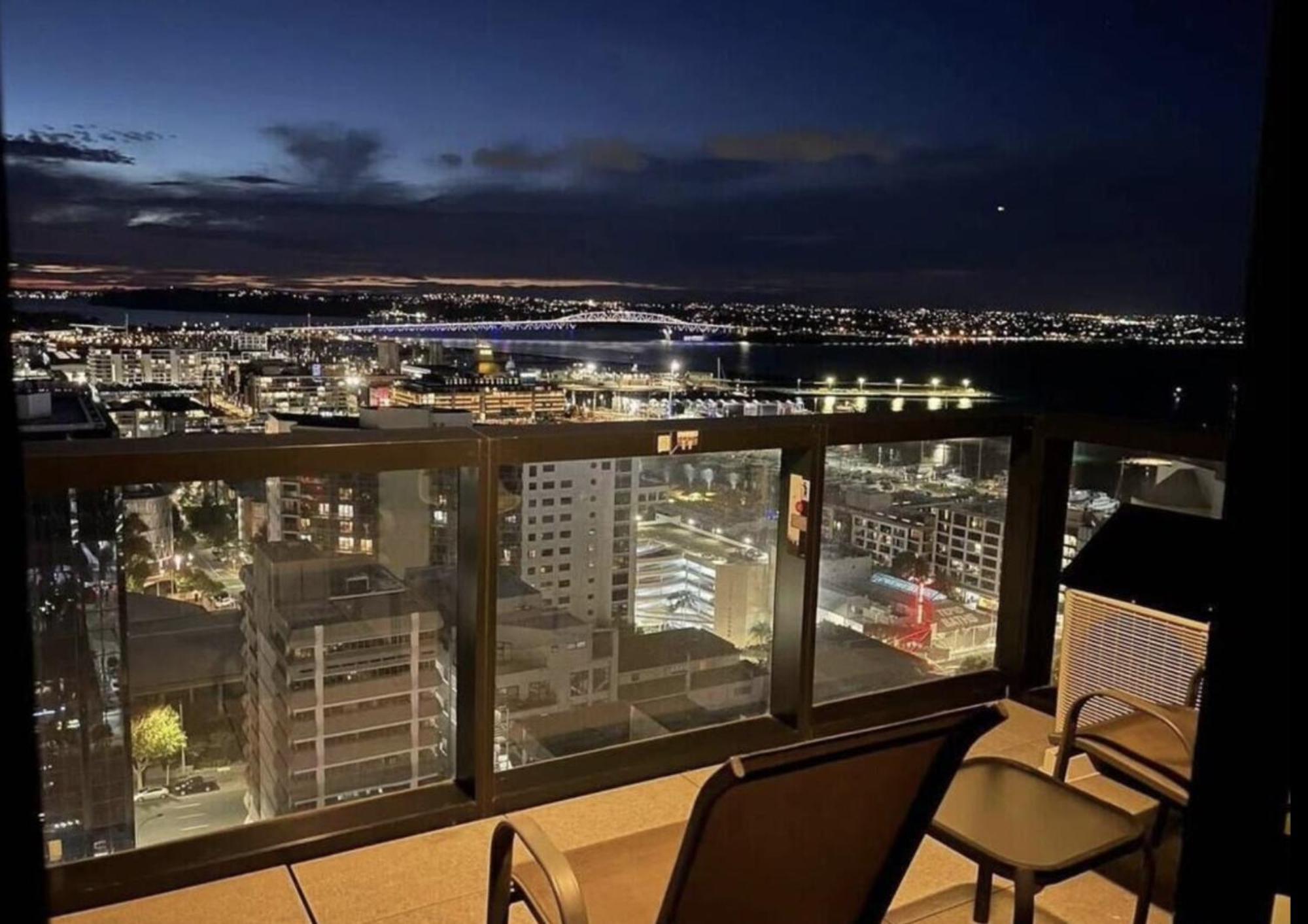 Magnificent Harbour View Skytower View Apartment In Cbd โอ๊คแลนด์ ภายนอก รูปภาพ