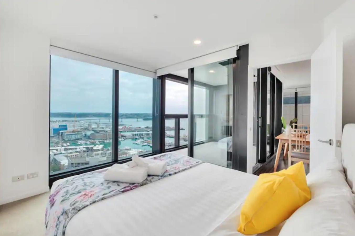 Magnificent Harbour View Skytower View Apartment In Cbd โอ๊คแลนด์ ภายนอก รูปภาพ