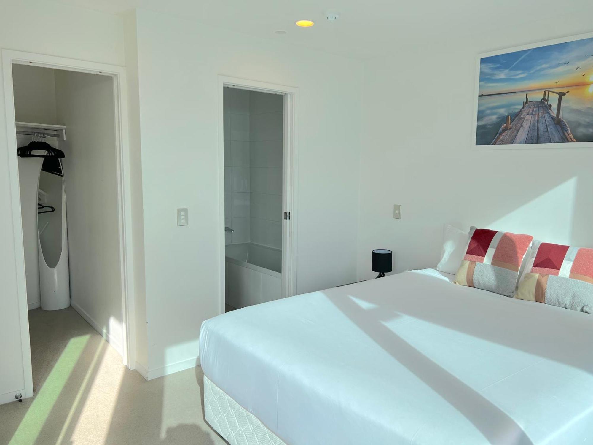Magnificent Harbour View Skytower View Apartment In Cbd โอ๊คแลนด์ ภายนอก รูปภาพ